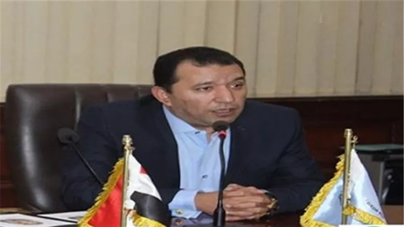 «محمد بدر» يناقش حافز الإثابة لمعلمي الأقصر