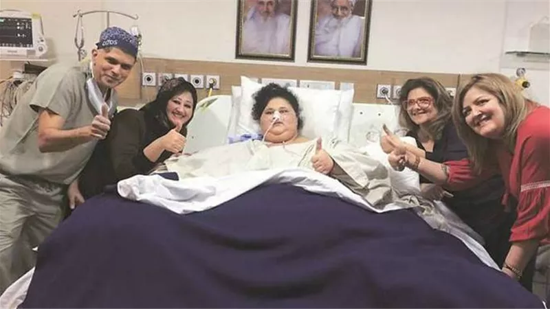 أسمن امرأة في العالم تبدأ لعب الكرة