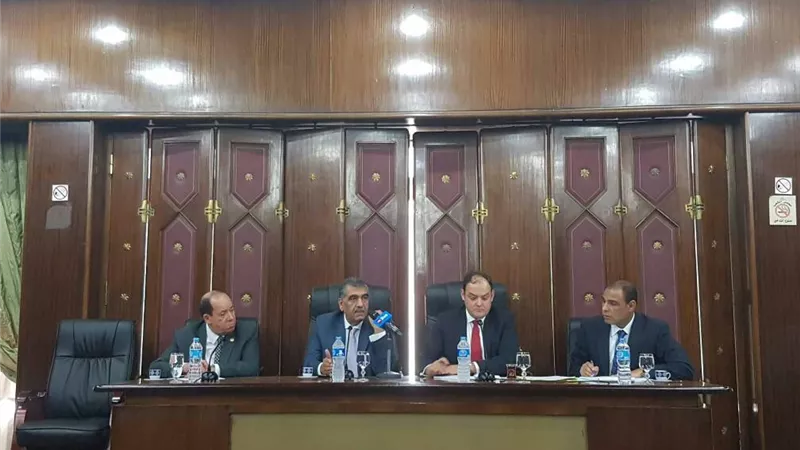 «الشرقاوي» يستعرض خطة تطوير شركات حليج الأقطان مع «صناعة البرلمان» 