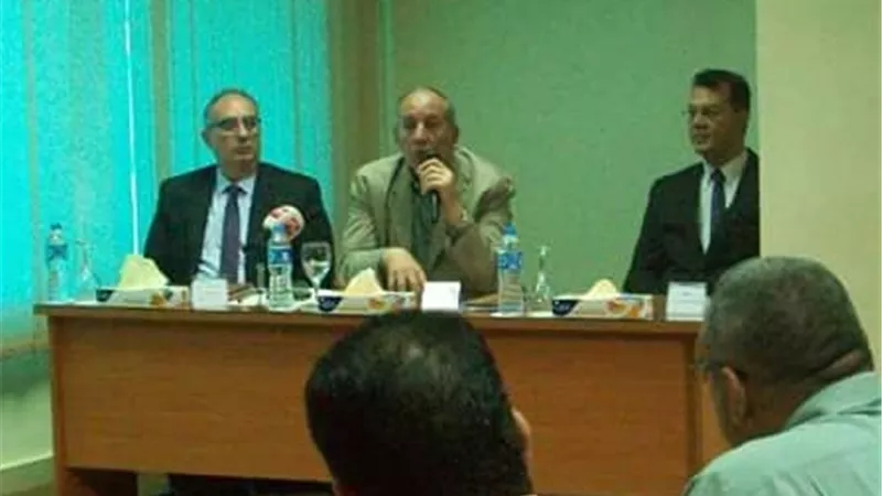 محافظ البحر الأحمر يؤكد أهمية حماية الشواطئ من «التلوث البحرى»