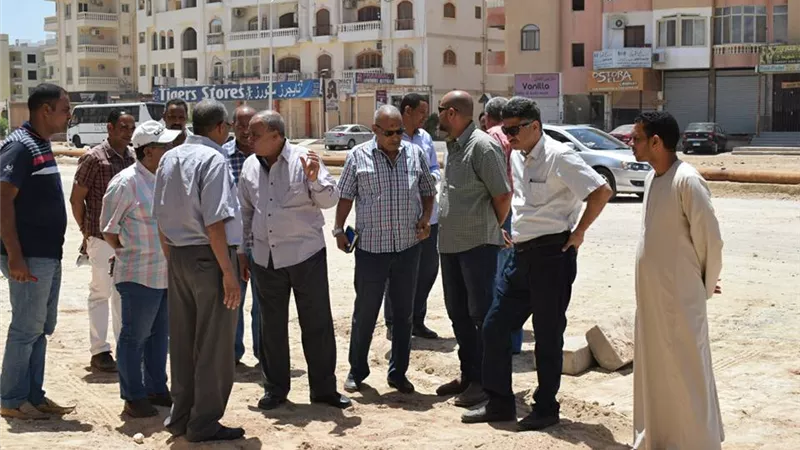 البحر الأحمر تسابق الزمن لإنهاء أعمال حي البنوك ومنطقة الكوثر بالغردقة