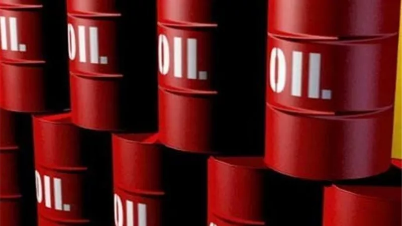 «النفط» يتراجع دون 52 دولارًا للبرميل بفعل زيادة الإنتاج 