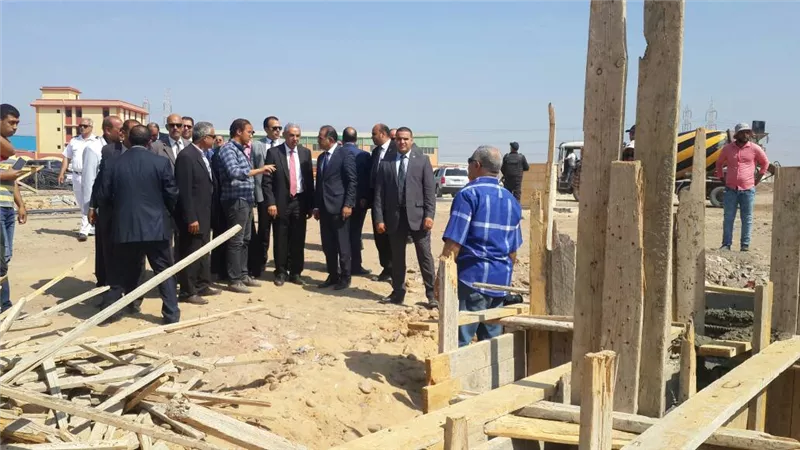 طارق قابيل: إنهاء أعمال الحفر والقواعد الخرسانية لـ100 مصنع 