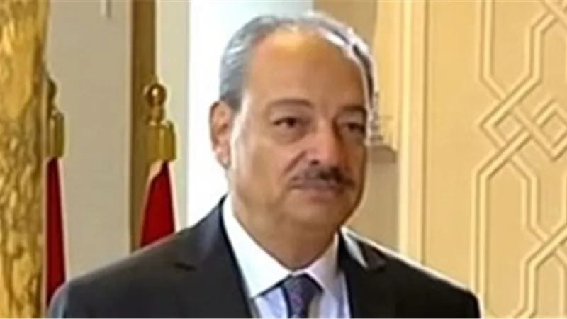 إحالة مستشار وزير المالية ومفتشة بالضرائب للجنايات بتهمة رشوة  