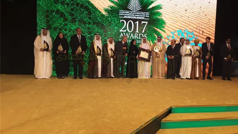 بالفيديو والصور..الإمارات تكرم محافظ مطروح لوضع سيوه على الخريطة العالمية