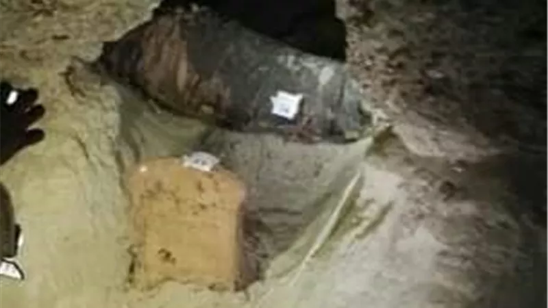 ضبط عامل ينقب عن الآثار بالبدرشين