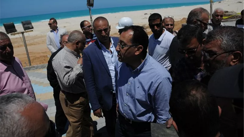 بالصور.. وزير الإسكان يتفقد مشروعات «العلمين الجديدة»