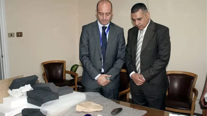 بالصور.. استرداد 4 قطع أثرية من بريطانيا