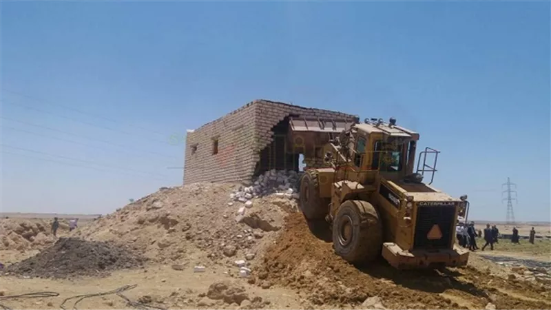بالصور.. إزالة التعديات على 820 فدانا ببرج العرب الجديدة