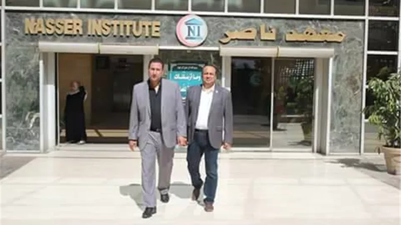 بالصور.. وفد من الصيادلة يزور مصابي حادث أتوبيس المنيا