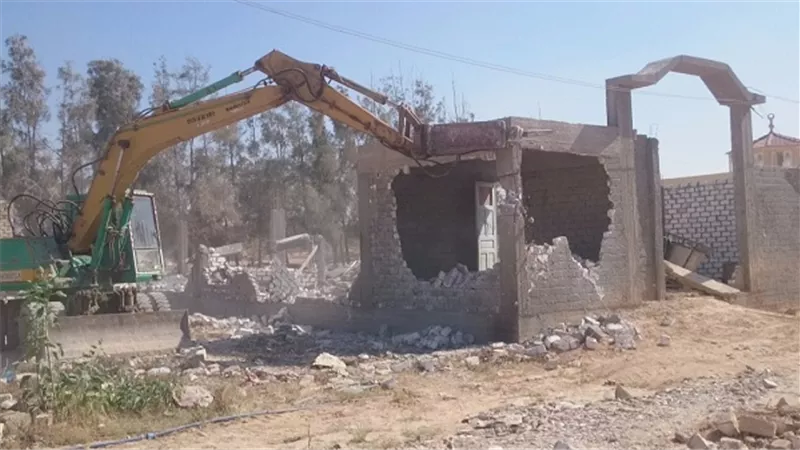بالصور.. إزالة التعديات على 597 فدانًا بقنا وبرج العرب الجديدتين