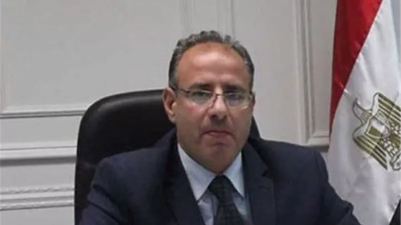 لجنة عاجلة لمواجهة أزمة عقار الأزاريطة المائل بالإسكندرية