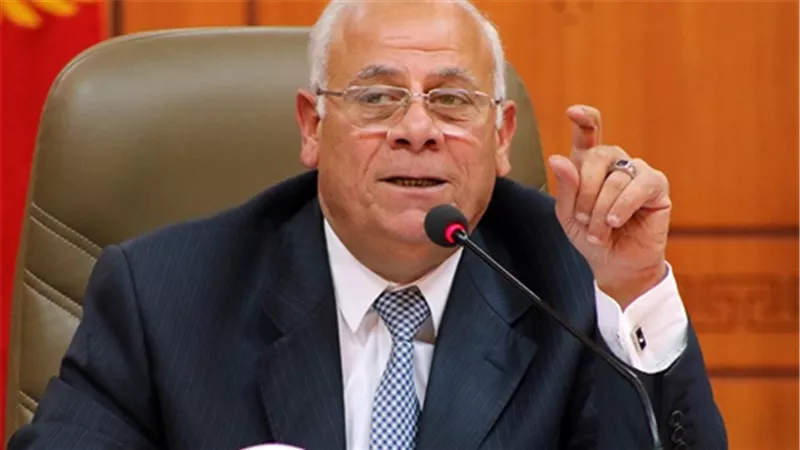 محافظ بورسعيد يعيد فتح الأسواق المغلقة لتجميع الباعة الجائلين بها