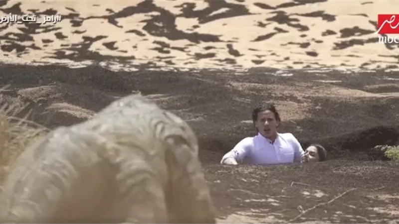 شاهد.. رد فعل «رمضان صبحي» بعد رؤية سحلية «رامز»