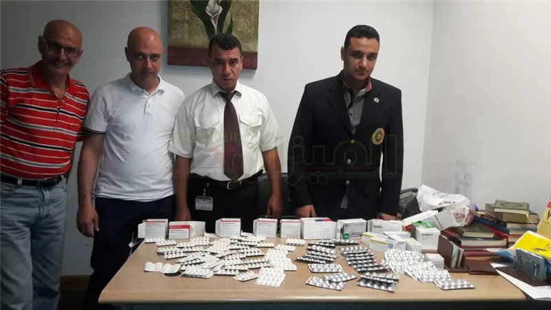 بالصور.. إحباط تهريب ترامادول بجمارك مطار برج العرب 