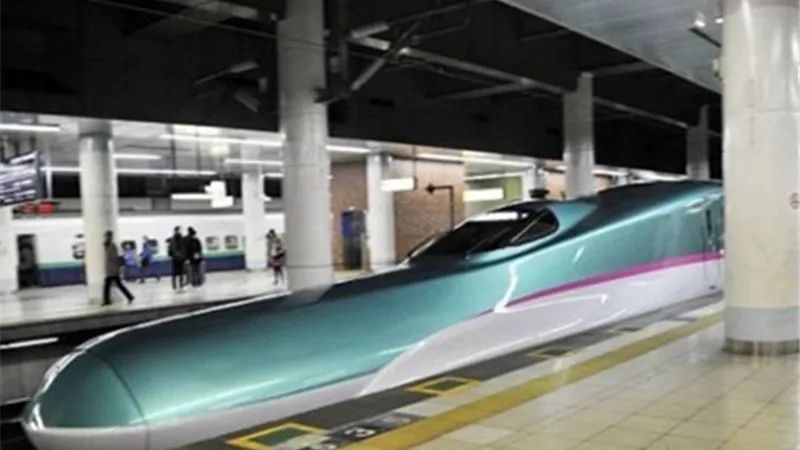 الصين تكشف النقاب عن أول قطار «بدون قضبان» فى العالم 