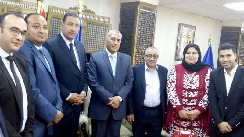 بالصور..«عبيد» يتسلم أرض نادي الصيادلة بالسويس