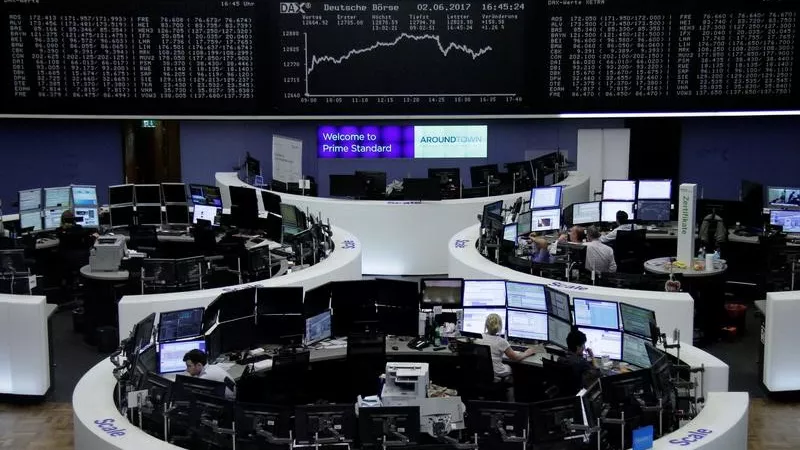 أسهم أوروبا تنخفض متأثرة بتراجع سعر النفط بعد الأزمة القطرية