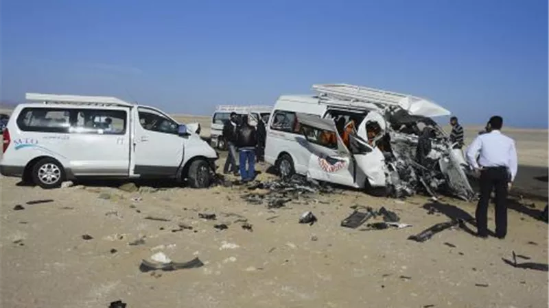 وفاة 5 مواطنين وإصابة 14 آخرين في انقلاب سيارة بالإسكندرية