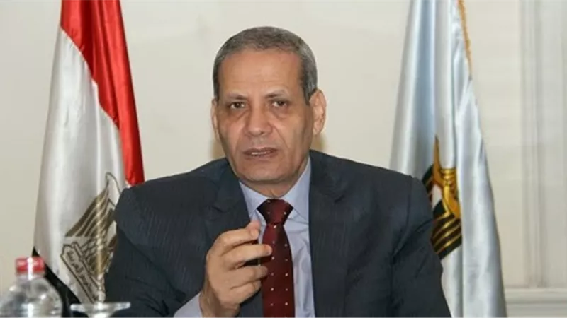 وقف ترقية مدير فرع الهيئة العامة لتعليم الكبار بالبحر الأحمر بتهمة التزوير