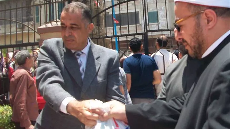 حي الجمرك بالإسكندرية يوزع «شنط رمضان» على المواطنين