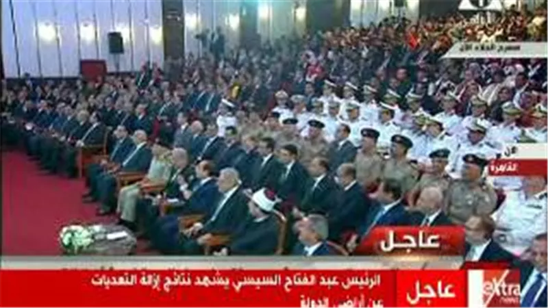 بالفيديو.. «السيسي» مازحًا: «دولة الرئيس زعلان»