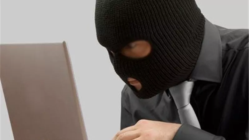 ضبط شخصين يديران حسابات إليكترونية لتسريب امتحانات الثانوية العامة