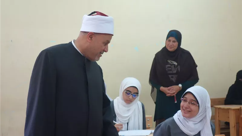 الأمير: امتحانات الثانوية الأزهرية كلها من الكتاب المدرسي 