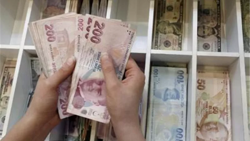 الليرة التركية تتراجع بعد «أزمة قطر»