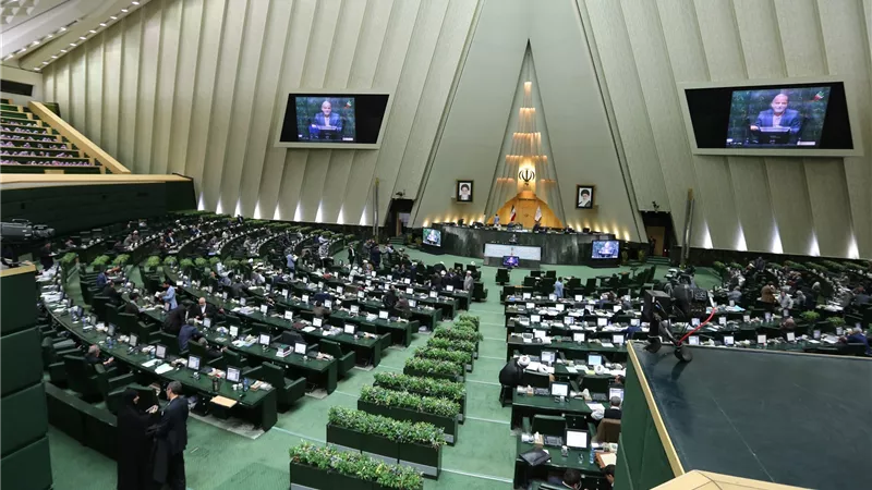 بالفيديو: حادث إطلاق النار داخل البرلمان الإيراني