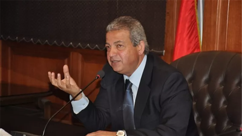 وزير الشباب يصل تونس لحضور لقاء مصر وتونس بتصفيات إفريقيا
