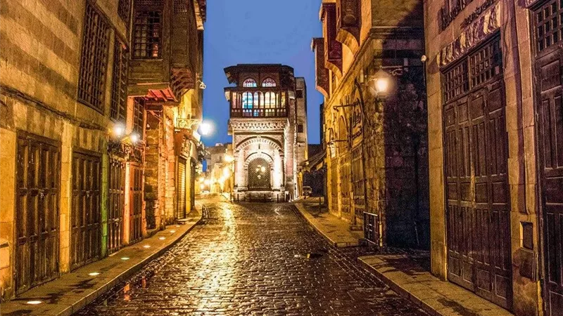 مظاهرة حاشدة في حب مصر ونبذ الإرهاب بشارع المعز 