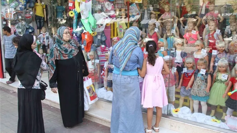 « زنانيري»: 30% تراجعًا في مبيعات ملابس العيد