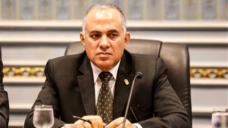 وزير الري يبحث إنجازات قطاع التطوير على مستوى الجمهورية