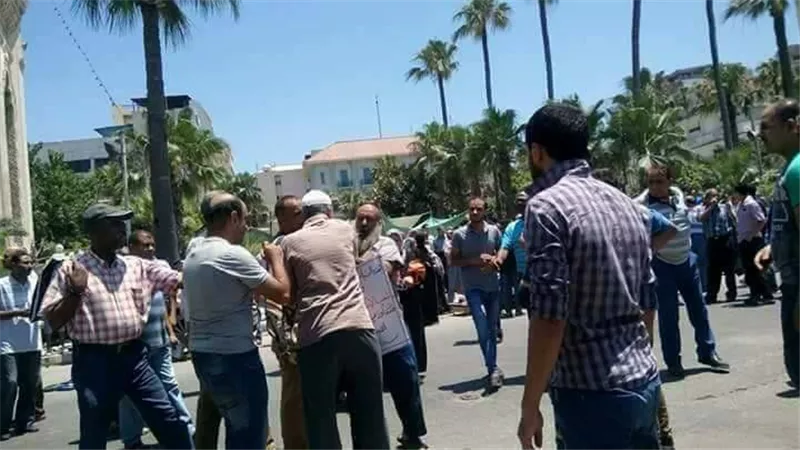 بالصور.. اشتباكات بين متظاهرين والأمن بمحيط مسجد القائد إبراهيم بالإسكندرية