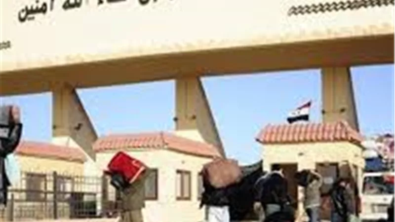 عودة 238 مصريًا ووصول 107 شاحنات من ليبيا عبر منفذ السلوم 