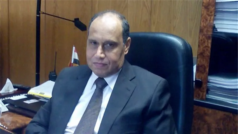 شاهد.. رئيس «كهرباء شمال القاهرة» يمنع العاملين من التحدث على فيس بوك 