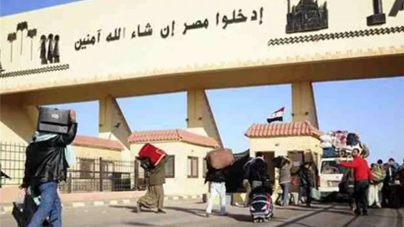 عودة 269 مصريا ووصول 97 شاحنة من ليبيا عبر منفذ السلوم