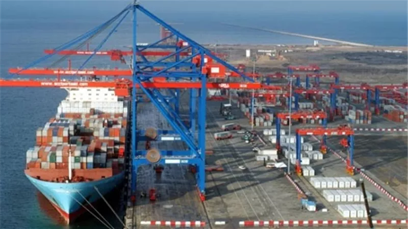 وصول وسفر 3160 راكبا بموانيء البحر الأحمر وتداول 371 شاحنة 