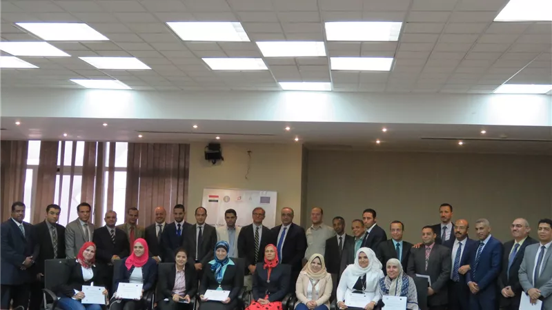 «المالية» تُكرم بعض كوادر الوزارة لاجتيازهم برنامج«المراجع الداخلي» 