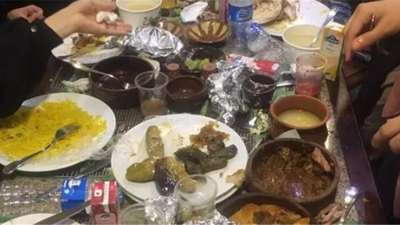 بالفيديو.. لحظة الاعتداء على البنات المنتقبات فى مطعم «أم حسن»