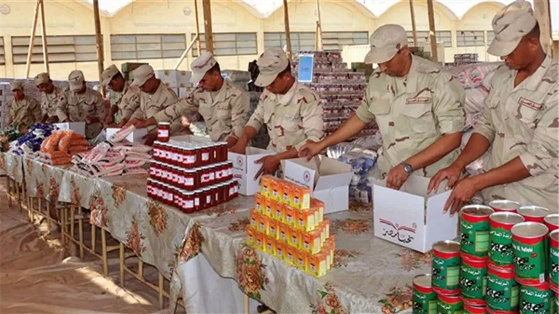 الجيش الثانى يوزع مواد تموينية مجانية على أهالي سيناء
