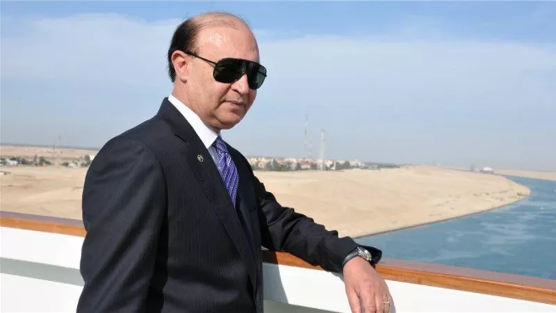 مميش يرفع العلم المصري علي السفينة الجديدة «أحمد فاضل»