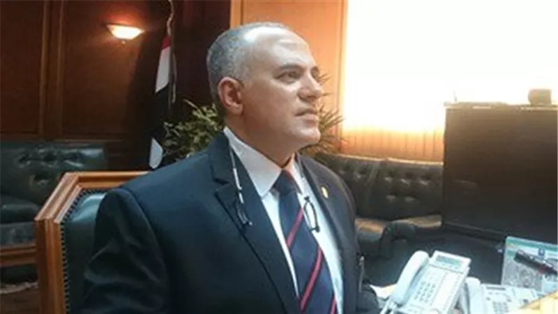 وزير الري يتلقى تقريرا مفصلا حول إنجازات القطاع بمحافظة أسوان