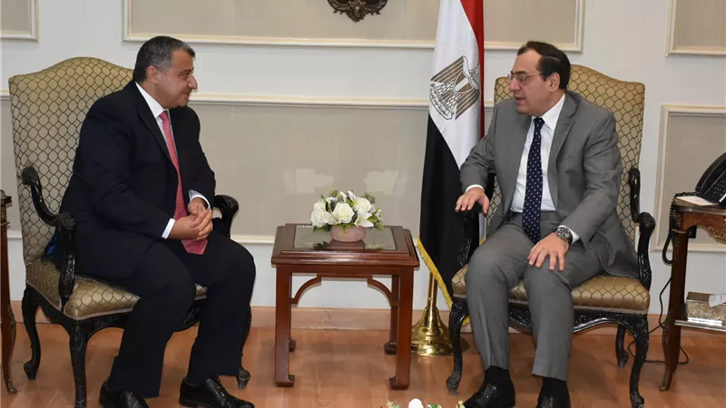 وزير البترول يلتقي وفد شل لبحث خطط الشركة المستقبلية
