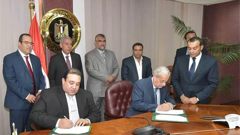 «المقاولون العرب» و«الصناعة» يوقعان عقد تطوير وتأهيل «مركز المؤتمرات» بـ 500 مليون جنيه