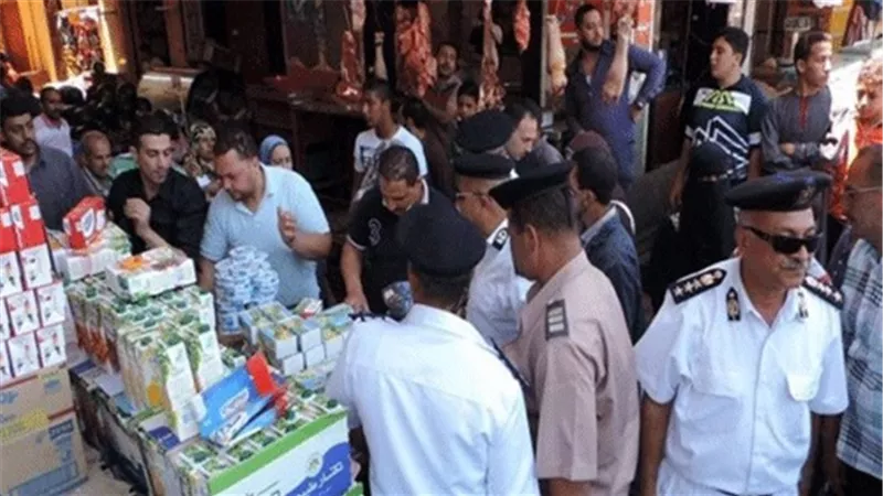 تموين الإسكندرية تضبط سلعا ومواد غذائية منتهية الصلاحية