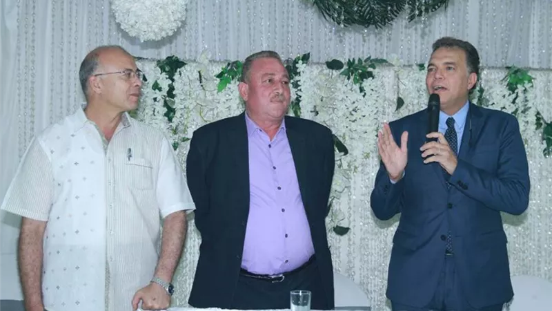 بالصور.. وزير النقل يتناول الإفطار مع عمال السكك الحديدية