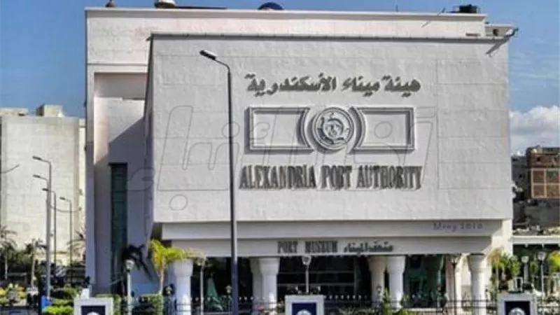تأمين أرصفة وساحات وبوابات ميناء الاسكندرية أثناء إجازة العيد 