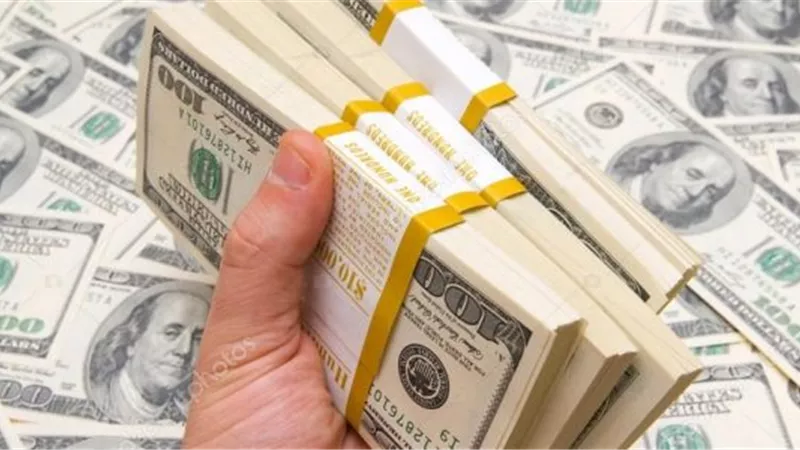 تراجع الدولار مع ترقب بارتفاع الفائدة الأمريكية